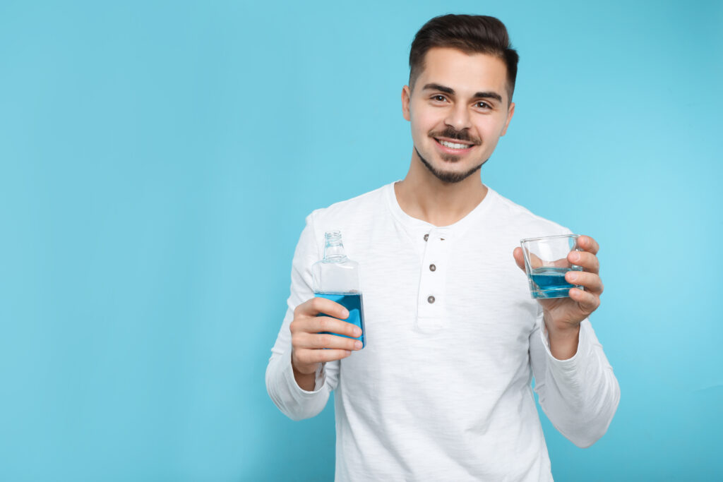 What Are the Pros and Cons of Mouthwash?